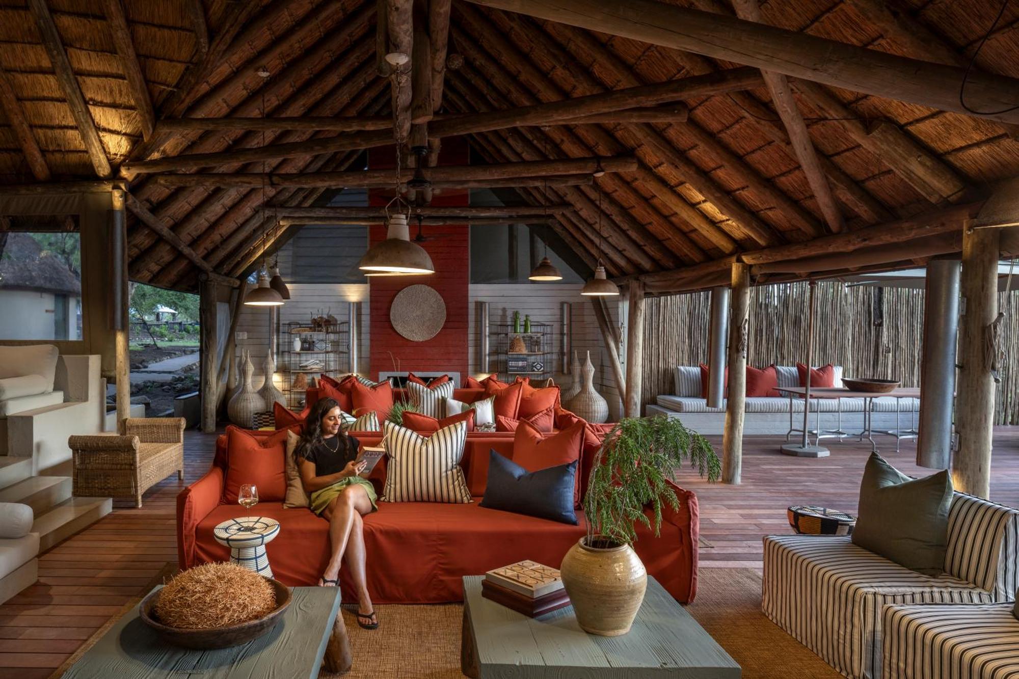 שמורת הציד טימבאבאטי Simbavati River Lodge מראה חיצוני תמונה
