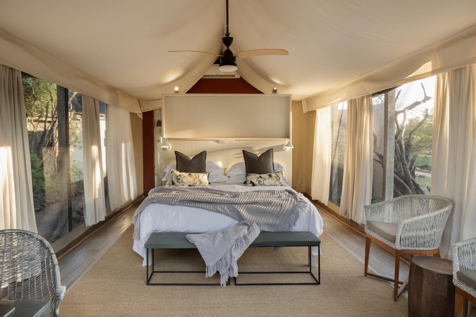 שמורת הציד טימבאבאטי Simbavati River Lodge מראה חיצוני תמונה