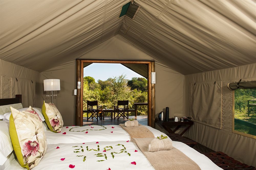 שמורת הציד טימבאבאטי Simbavati River Lodge מראה חיצוני תמונה
